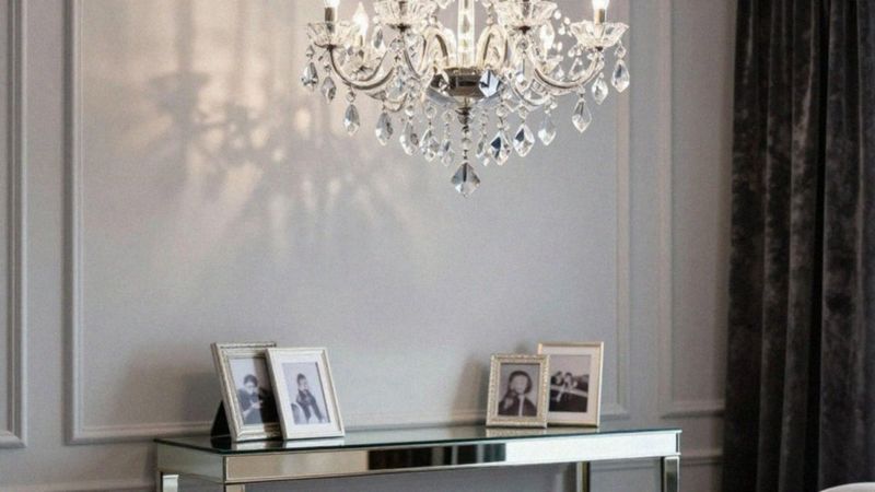 Jakie dodatki i tkaniny najlepiej pasują do stylu glamour?