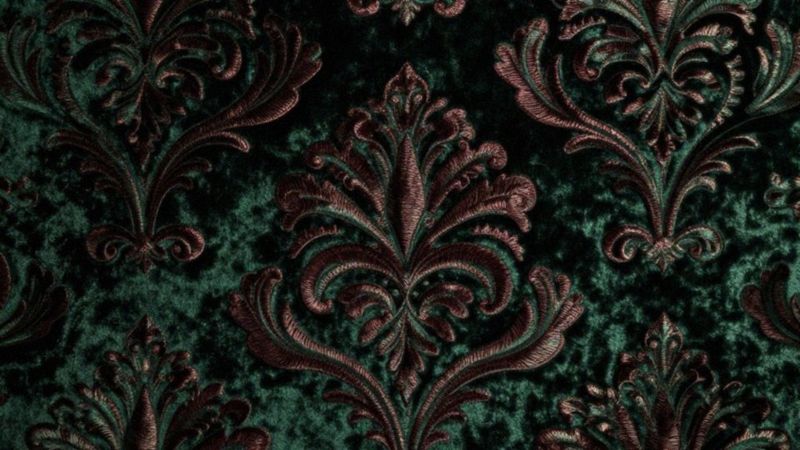 Jakie faktury podkreślają ornamenty?