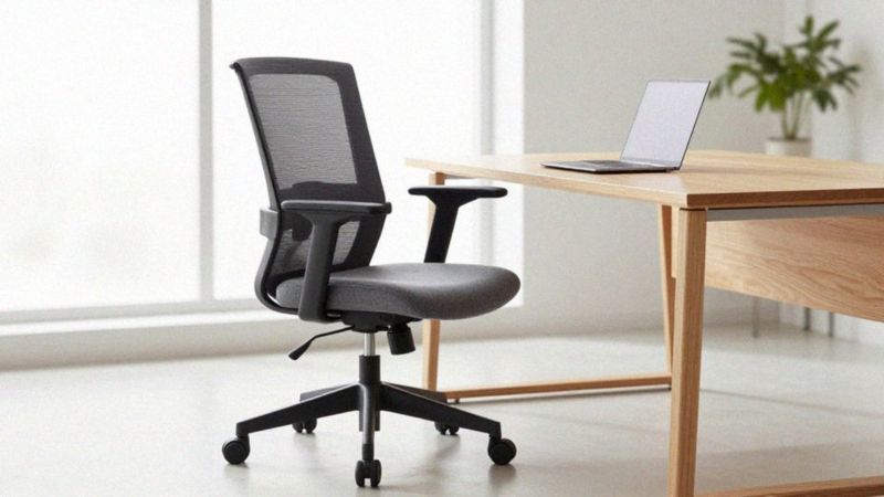 W jaki sposób obrotowe krzesło poprawia ergonomię pracy?