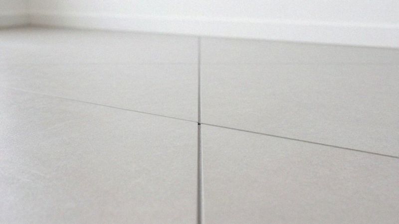 Kiedy i jak wykonać dylatacje przy płytkach 120x60?