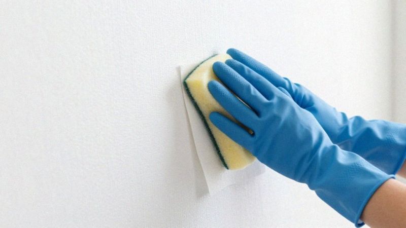 Jak czyścić i usuwać tapetę z włókna szklanego?