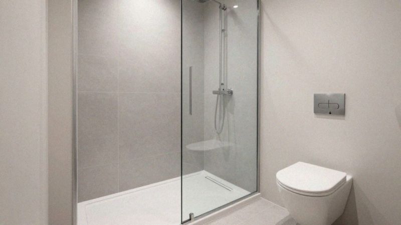 Czy prysznic walk-in sprawdzi się w bloku?