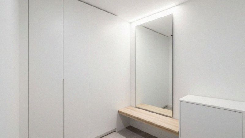 Jak urządzić mały przedpokój z garderobą?