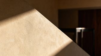 Beton dekoracyjny jasny — właściwości i zastosowanie w aranżacji wnętrz