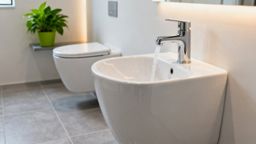 Bidet — do czego służy i jak poprawia higienę intymną?