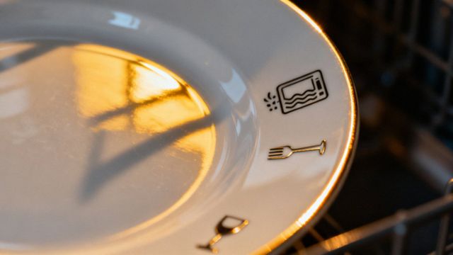 Co oznaczają symbole na naczyniach? Przewodnik po piktogramach i ich znaczeniu