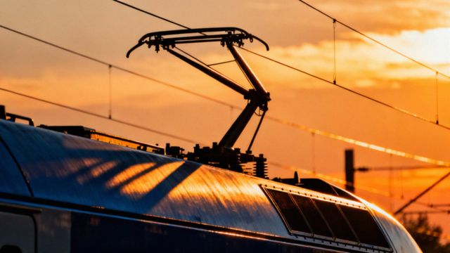 Co to jest pantograf? Kluczowy element transportu kolejowego
