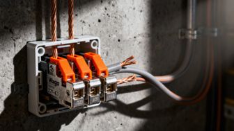 Jak rozdzielić kabel elektryczny na dwa? Praktyczny poradnik krok po kroku