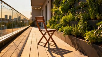 Jak zagospodarować długi wąski balkon? Praktyczne porady i inspiracje