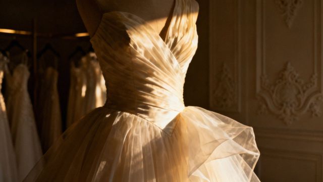 Organza czy tiul? Jak wybrać idealny materiał do sukni ślubnej?