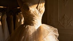 Organza czy tiul? Jak wybrać idealny materiał do sukni ślubnej?