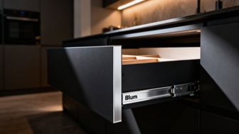 System Blum — co to jest i jak poprawia komfort użytkowania w kuchni?
