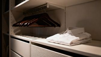 Szafy IKEA PAX — opinie użytkowników i porównanie z meblami na wymiar