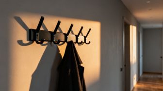 Wieszaki do przedpokoju — jak wybrać idealny model i dopasować do wnętrza?