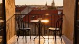 Mały zestaw balkonowy — jak wybrać idealne meble na balkon?