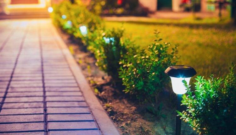 Lampy solarne do ogrodu – gdzie jeszcze się sprawdzą?